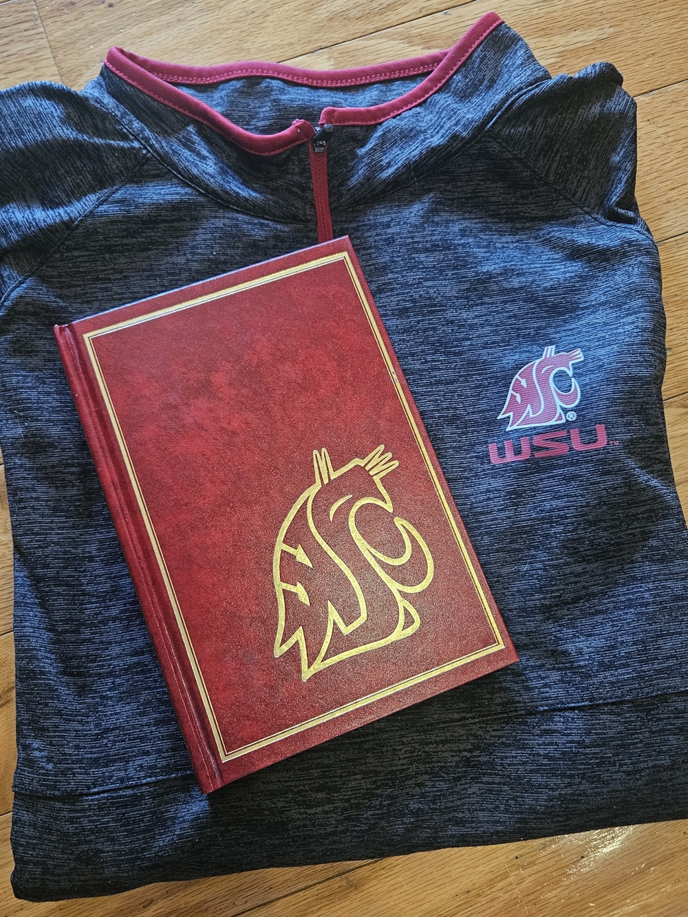 WSU Couger 1/4 Zip And Leather Notebook.